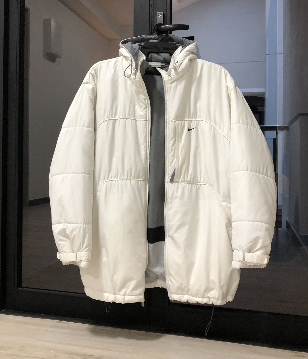 Nike Vintage Nike Small Logo White Puffer Jacket Size US L / EU 52-54 / 3 - 3 Thumbnail