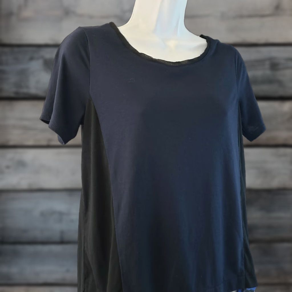 Vintage Simply Vera Vera Wang Womens Shirt Sz Small Blue Black Floral Hem Short Sleeve Size S / US 4 / IT 40 - 1 Thumbnail
