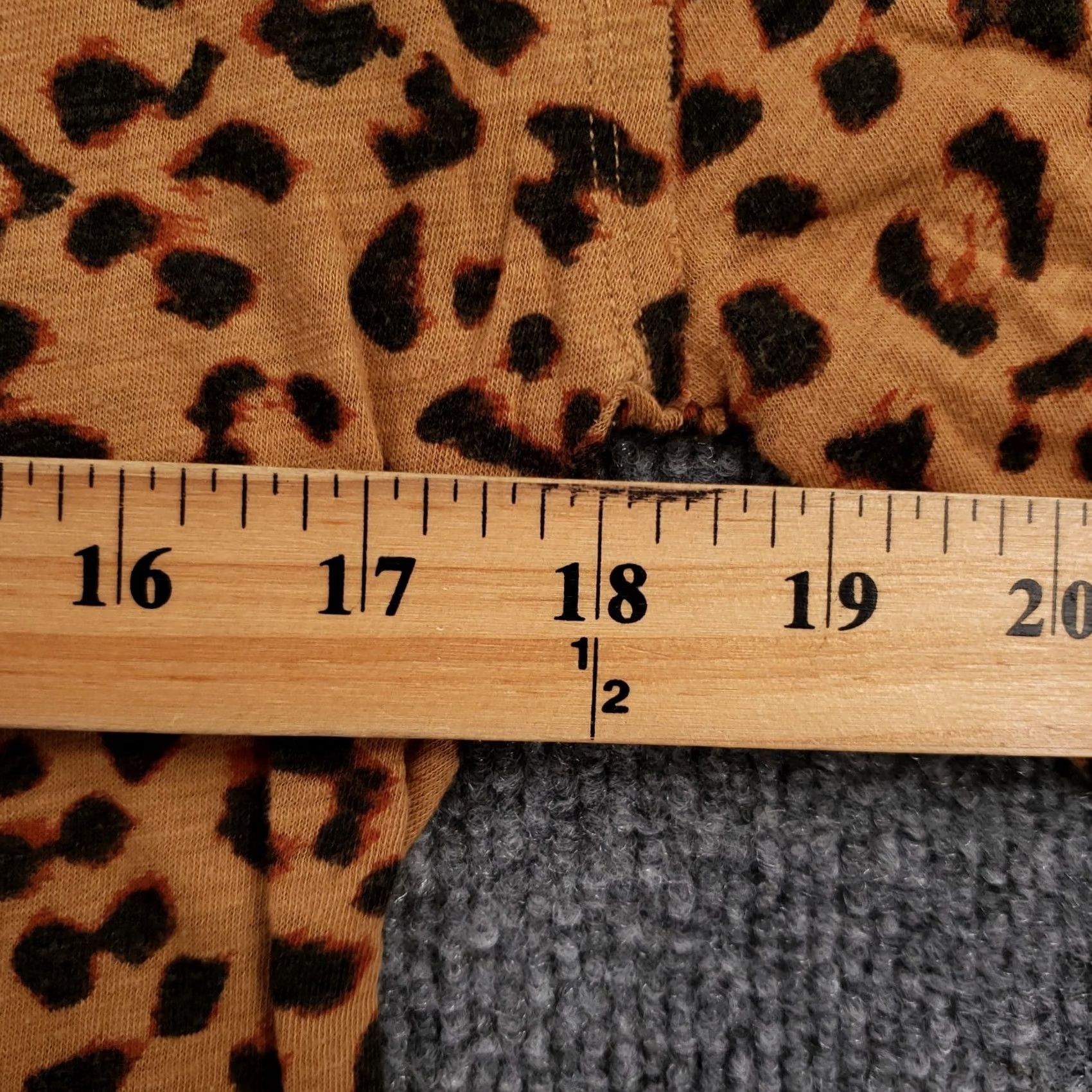 Vintage We The Free Clarity T Shirt Womens XS Brown Leopard Print Short Sleeve Pullover Round Neck Casual Basic Fashion Knit Top Mens Womens Girls Boys Size XS / US 0-2 / IT 36-38 - 5 Thumbnail