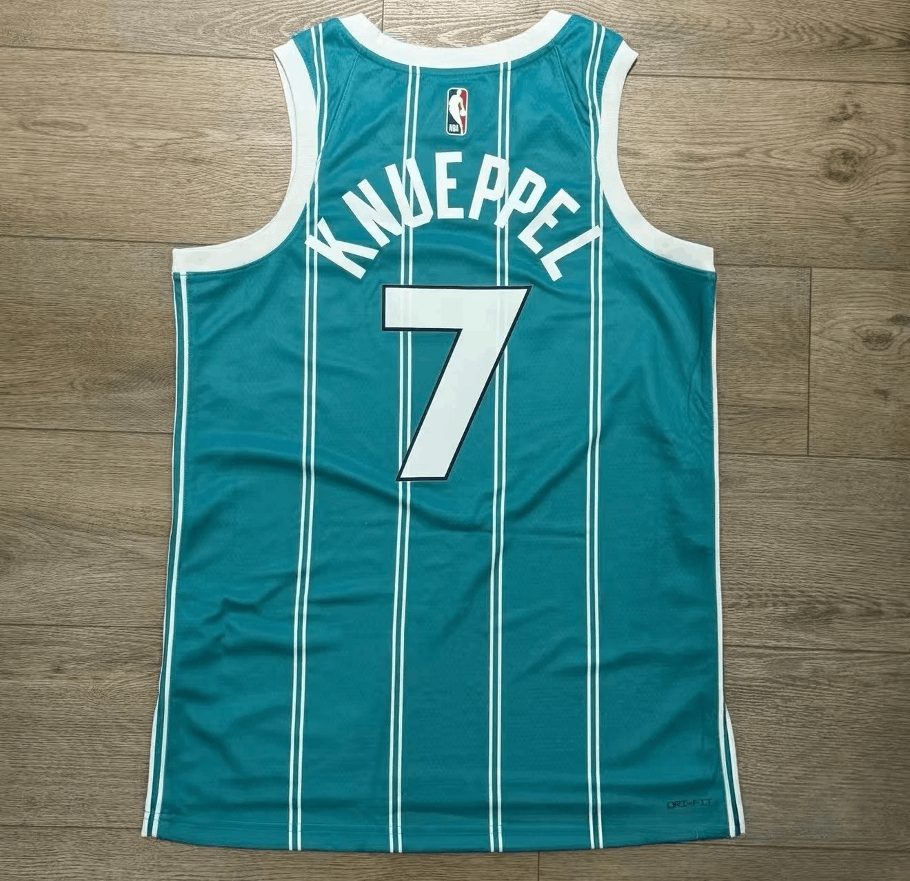 NBA Charlotte Hornets 7 Kon Knueppel Jersey Size US M / EU 48-50 / 2 - 2 Thumbnail