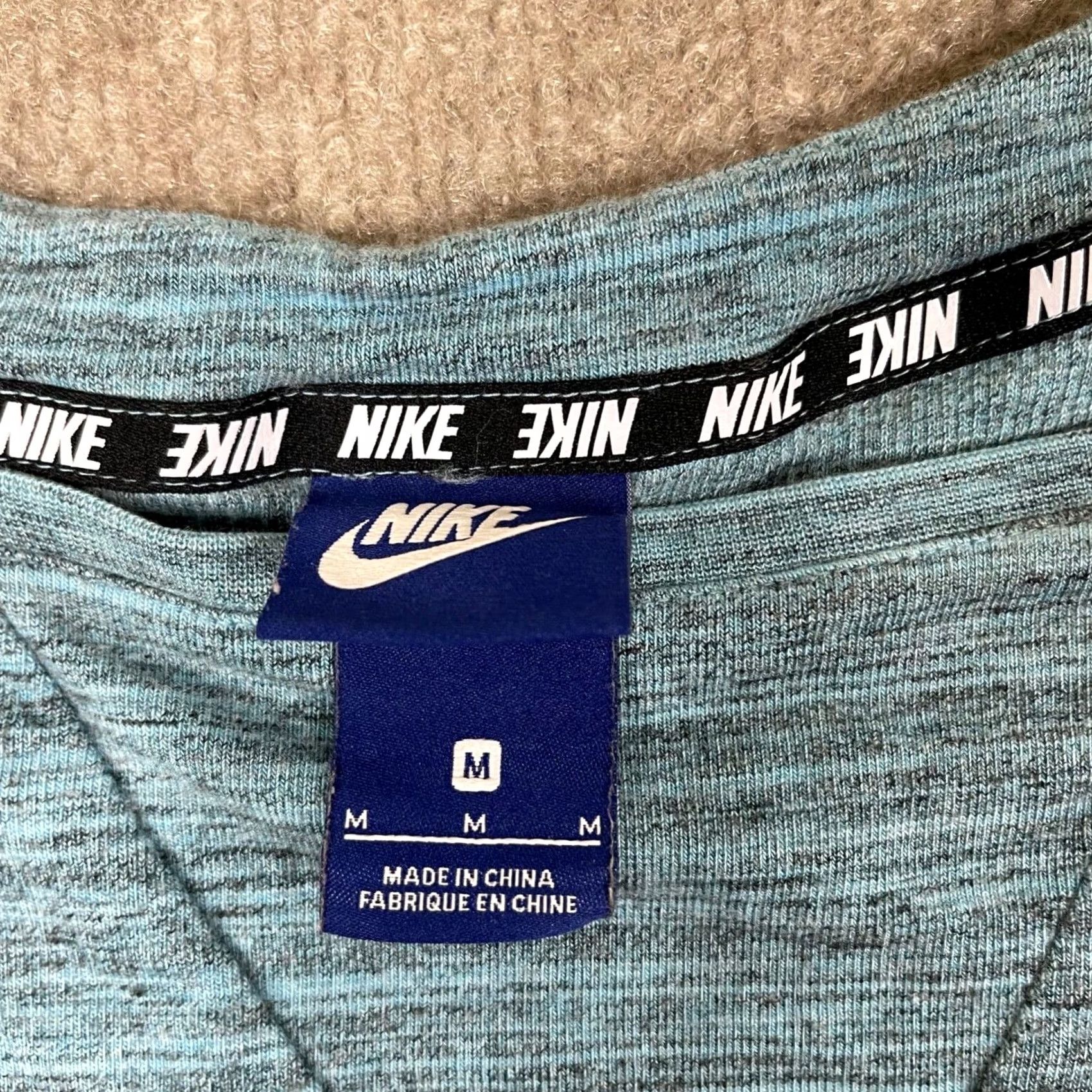 Nike Nike Dri-FIT T Shirt Women's M Blue Short Sleeve V Neck Performance Lightweight Tee Size M / US 6-8 / IT 42-44 - 4 Thumbnail
