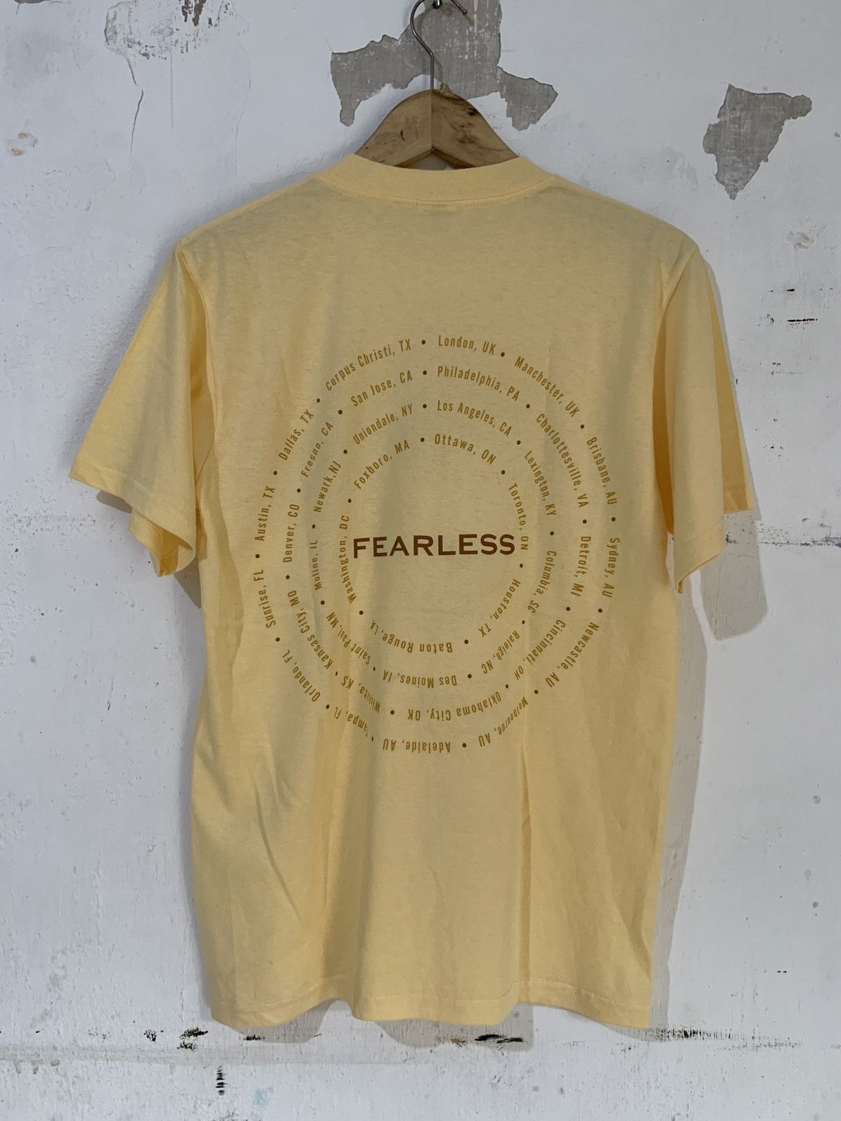 Band Tees × Vintage Vintage Taylor Swift fearless tour tee Size US S / EU 44-46 / 1 - 3 Thumbnail