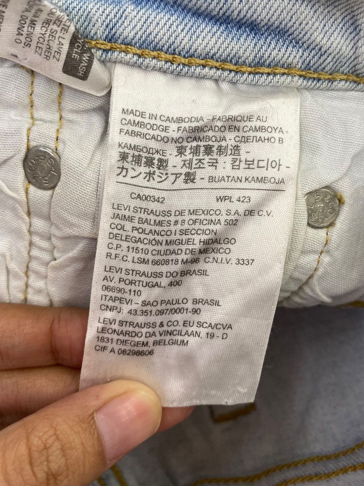 Levi's Vintage Levi’s Blue Light Wash Style Ripped Jeans Size US 26 / EU 42 - 10 Thumbnail