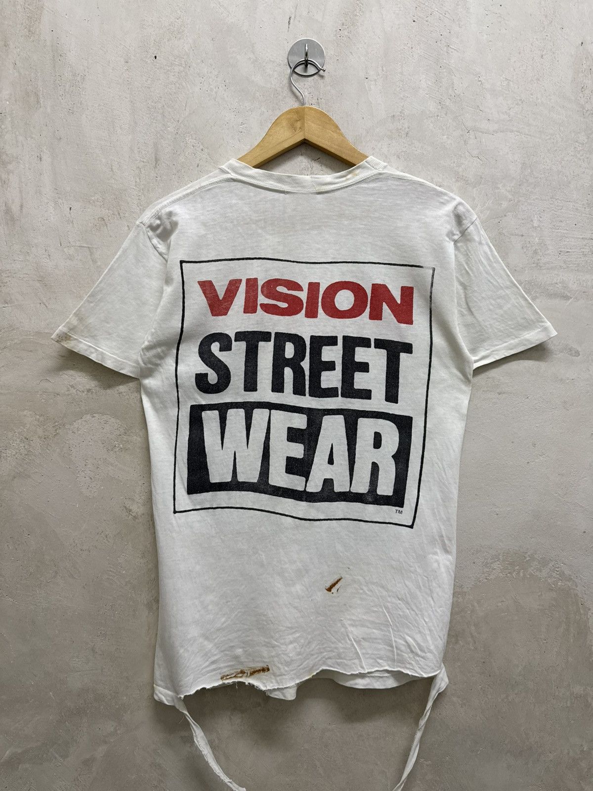 Vintage Vintage 80s Vision Streetwear Skateboard Distressed Tee Size US S / EU 44-46 / 1 - 3 Thumbnail