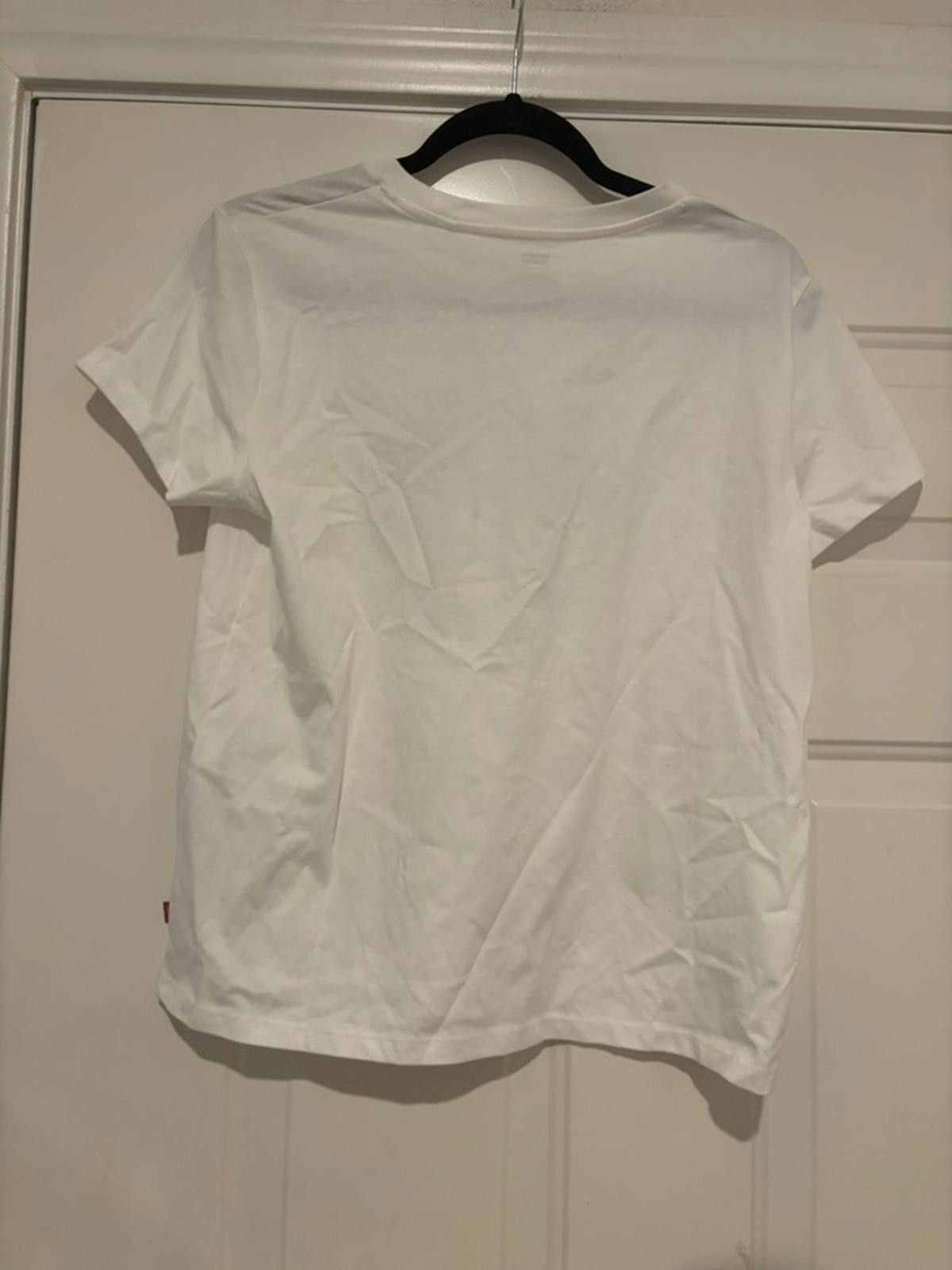Levi's Womens sz M Levis white t shirt #582 new with tags Size M / US 6-8 / IT 42-44 - 2 Thumbnail