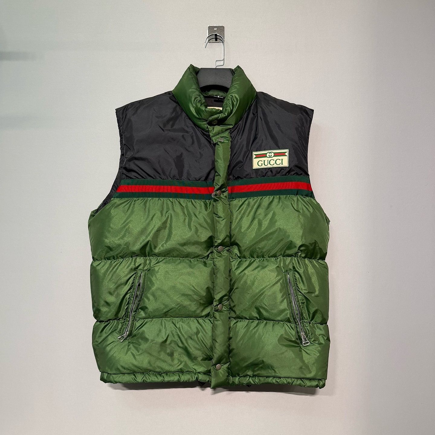Gucci Gucci Logo Patch Puffer Vest Size L Size US L / EU 52-54 / 3 - 1 Thumbnail