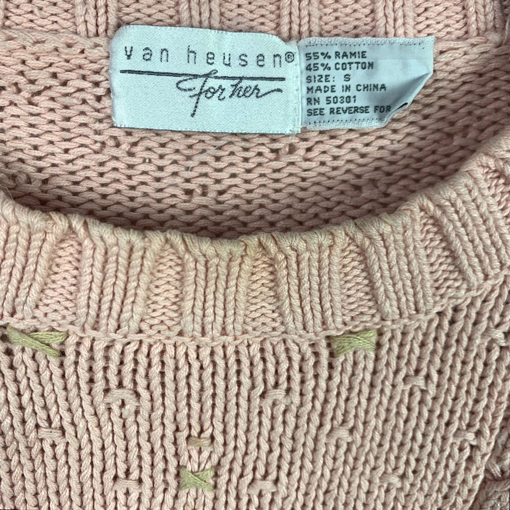 Van Heusen VINTAGE Van Heusen Sweater Womens Small Pink Cotton Ramie 55/45 Knit 1990s Floral Cable Knit Shirt? Size S / US 4 / IT 40 - 3 Thumbnail