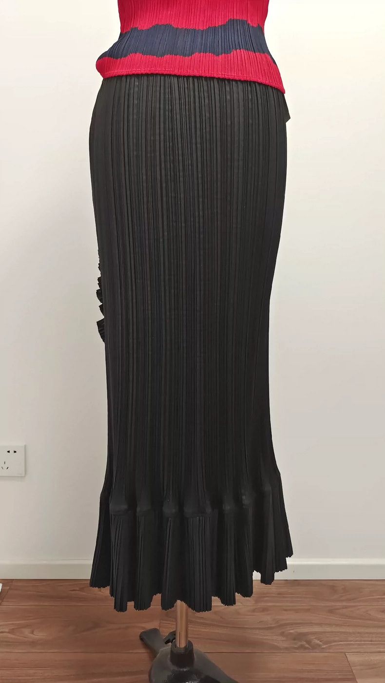 Issey Miyake Issey Miyake size:3 Black vintage one-piece petal skirt Size 22" - 4 Thumbnail