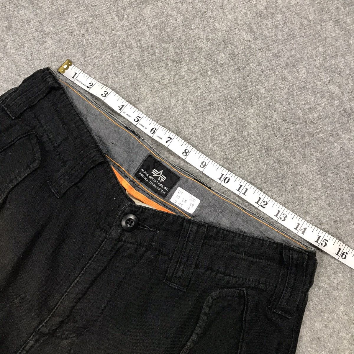 Alpha Industries × Japanese Brand Alpha Industries Sun Faded black Rusty cargo pants Size US 29 - 14 Thumbnail
