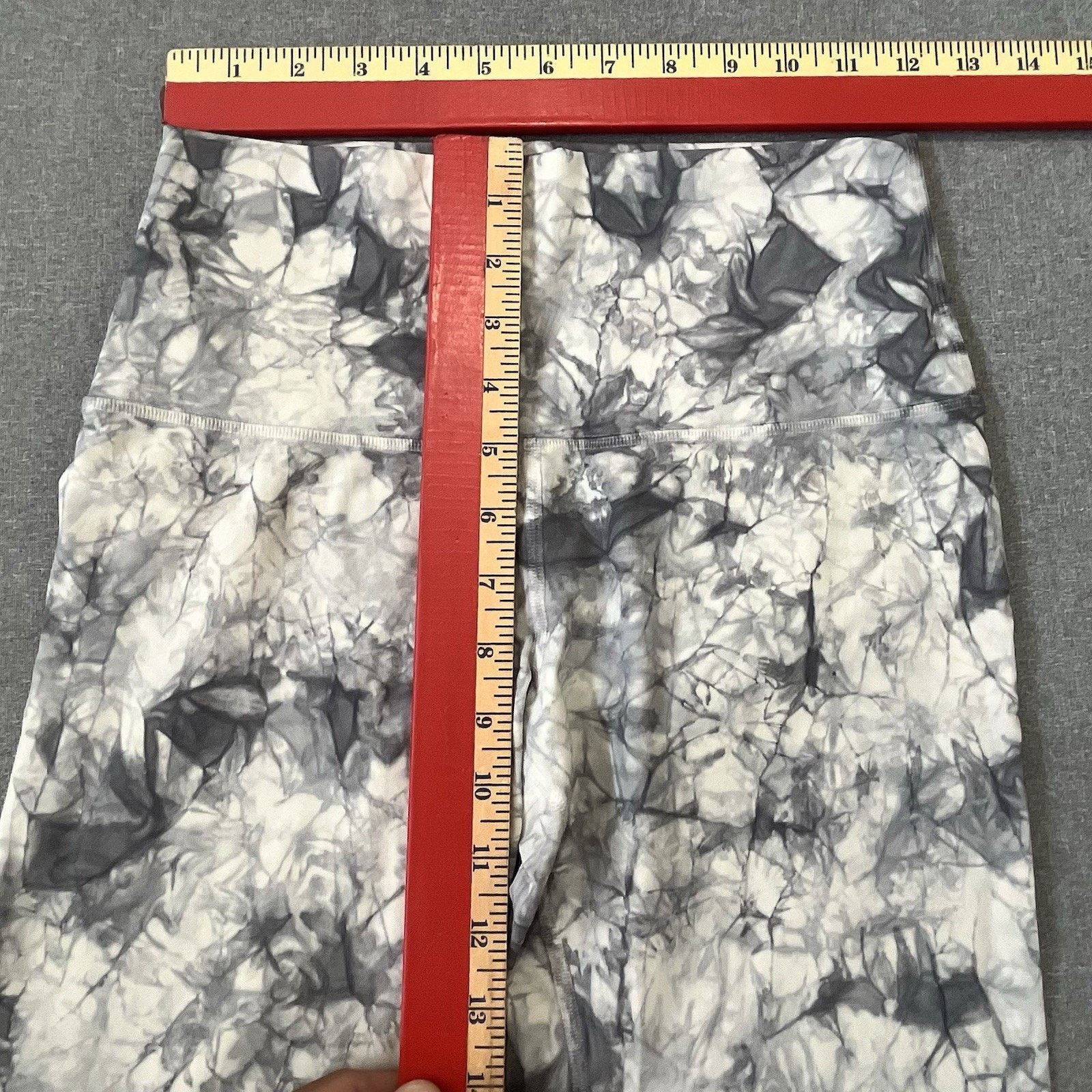 Lululemon Lululemon Leggings Women 6 Shibori White Grey Baltic Wunder Size 28" / US 6 / IT 42 - 4 Thumbnail