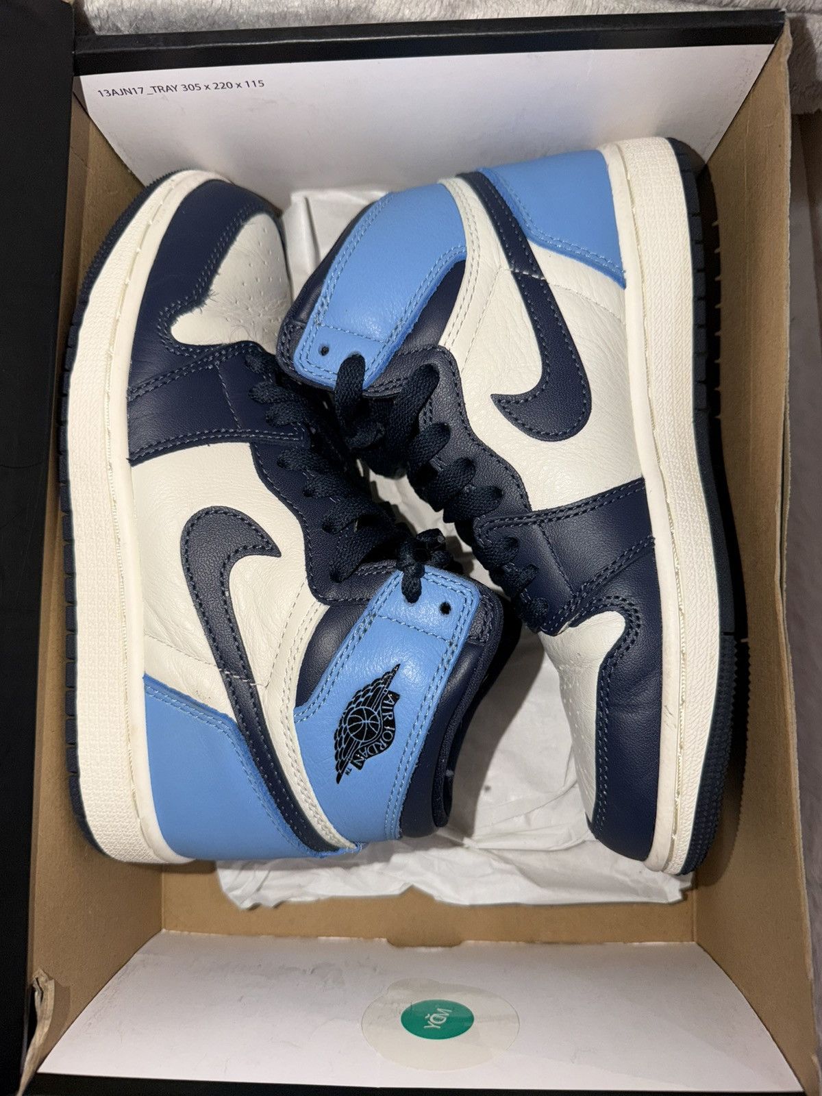 Jordan Brand Air Jordan 1 Retro High OG GS Size 5Y. Obsidian Size US 5 / EU 37 - 1 Thumbnail