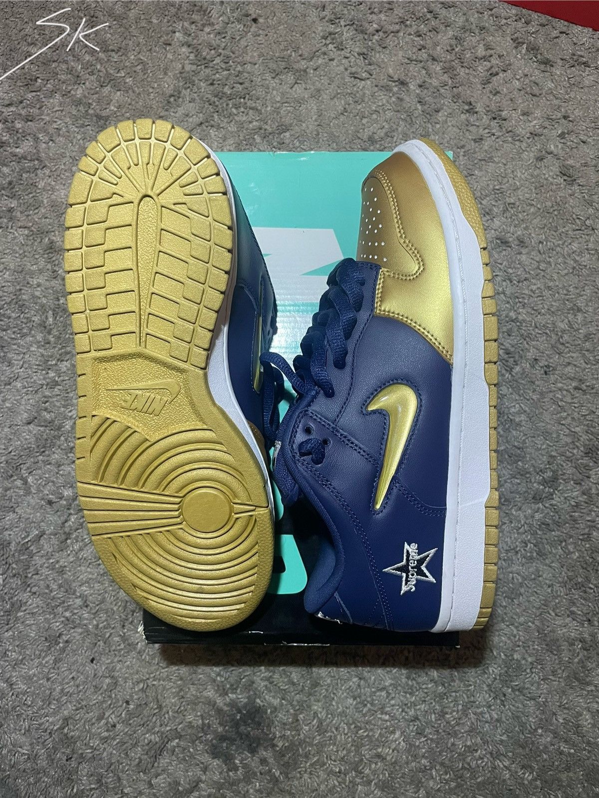 Nike Nike SB Dunk Low Supreme Jewel Swoosh Gold Size US 9 / EU 42 - 5 Thumbnail