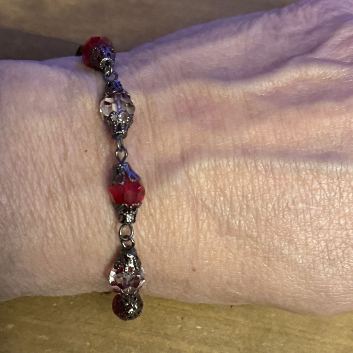 Other Silver tone red and clear faceted glass bead toggle bracelet Size ONE SIZE - 2 Thumbnail