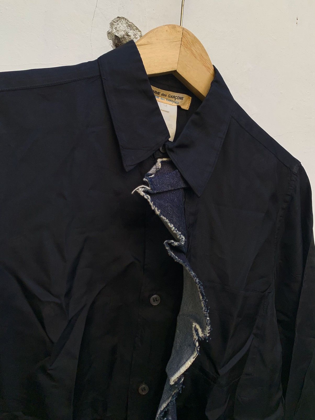 Comme des Garcons Comme des garcons black shirt with frayed wavy denim trim Size M / US 6-8 / IT 42-44 - 2 Thumbnail