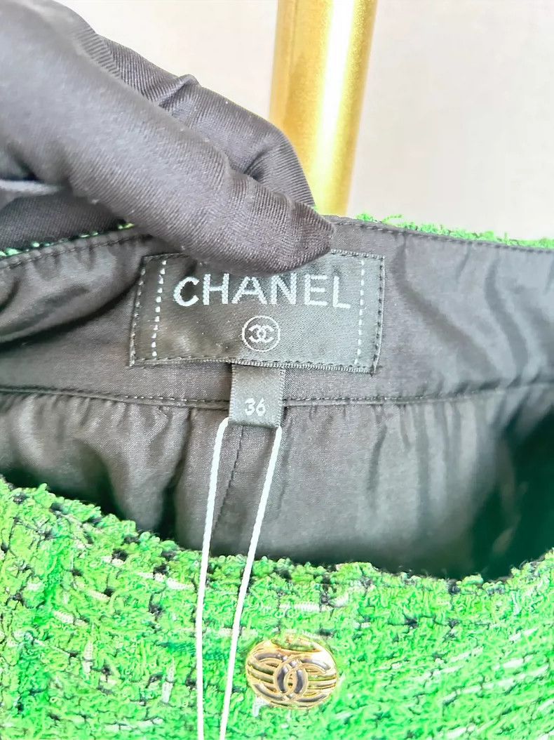 Chanel Chanel Green tweed shorts Size 24" / US 00 / IT 34 - 2 Thumbnail