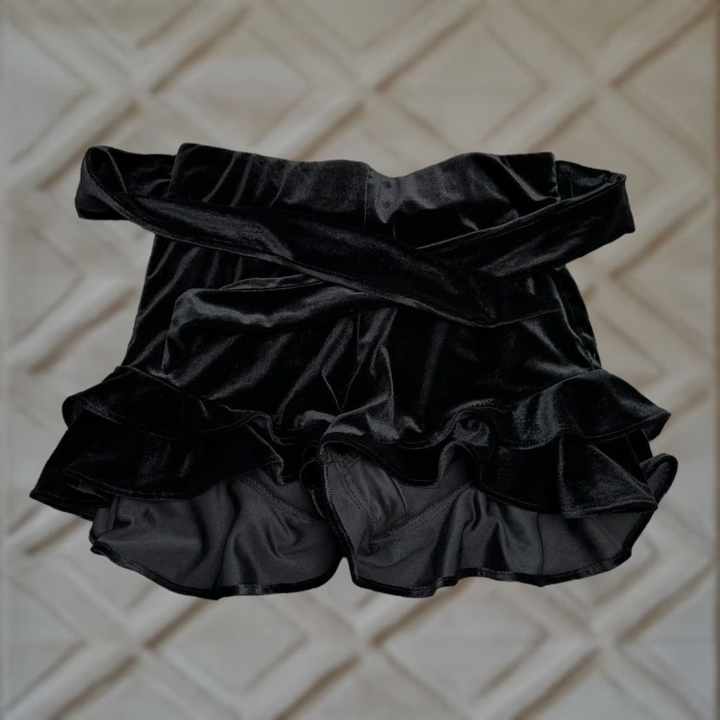AQUA Aqua Velvet Ruffle Shorts Womens Small Black Stretch Belted Size 28" / US 6 / IT 42 - 1 Thumbnail