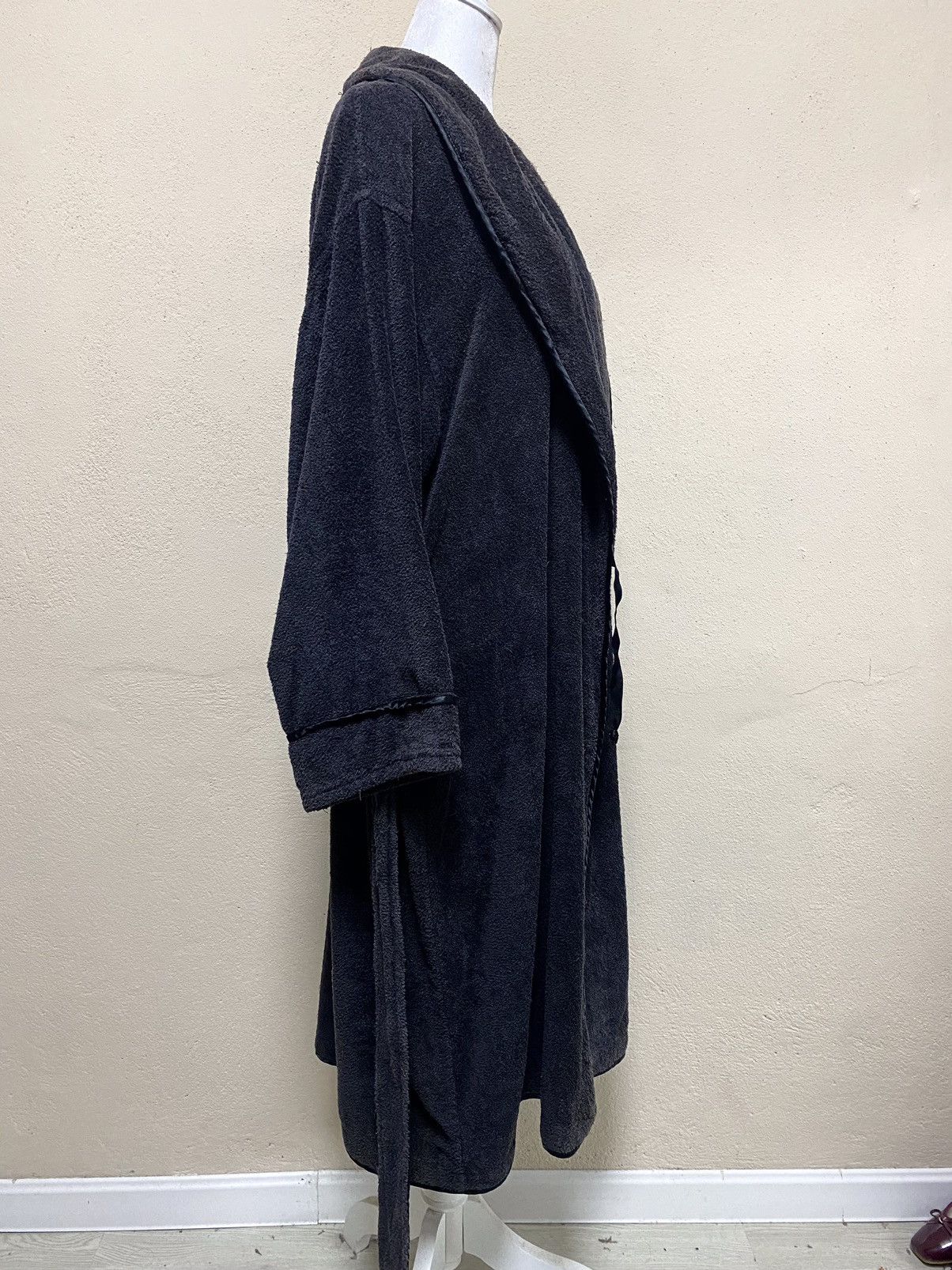 Balenciaga OS Unisex Balenciaga Towel Trench Embroided Logo One Pocket Size US M / EU 48-50 / 2 - 3 Thumbnail