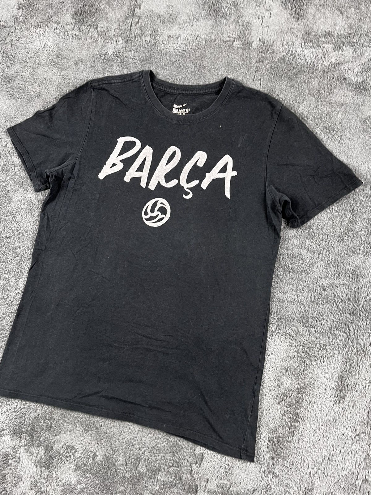 Nike Vintage Y2K Nike Barca Big Logo tee soccer jersey size M Size US M / EU 48-50 / 2 - 3 Thumbnail