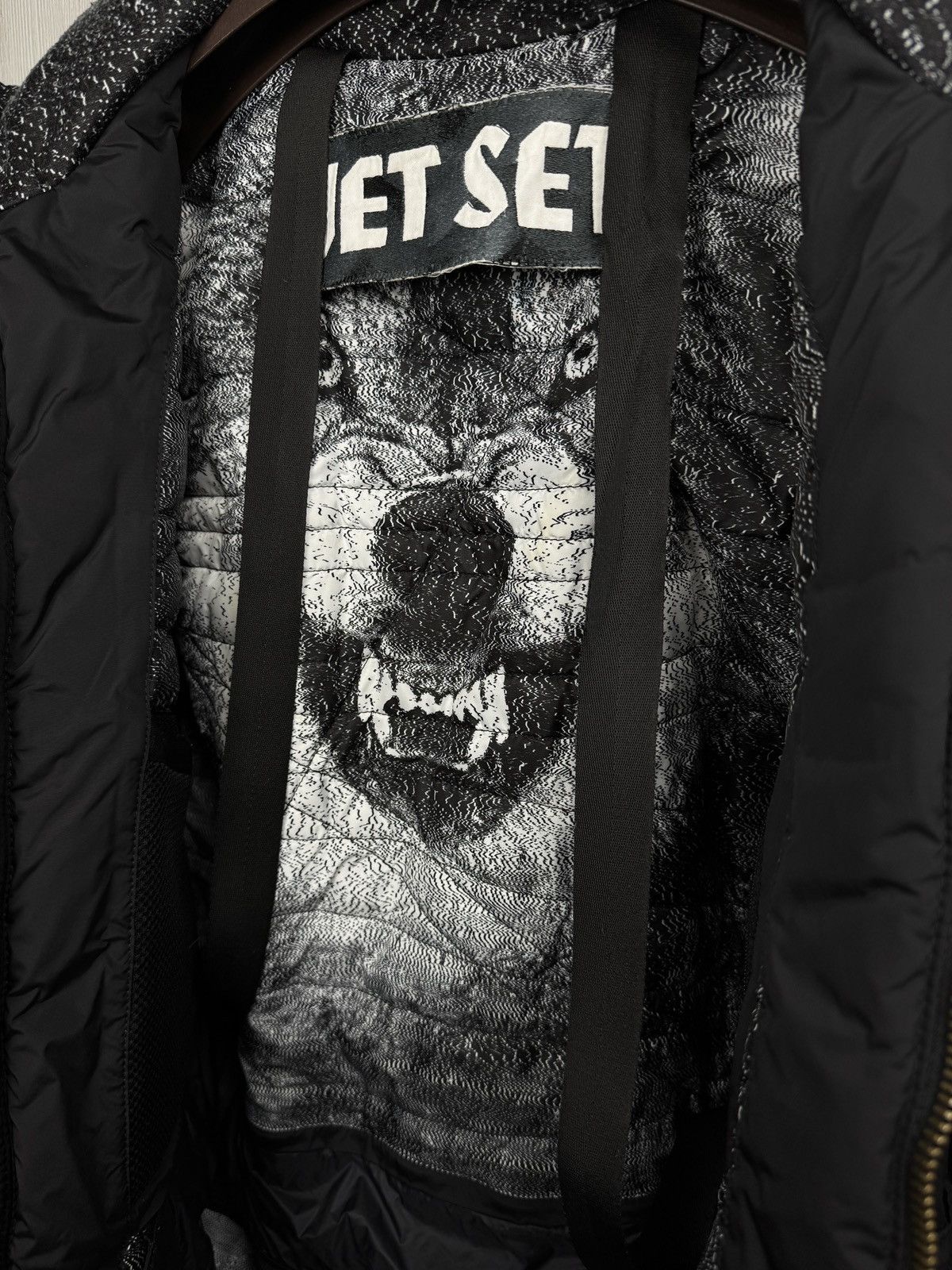 JET SET Jet Set black outdoor wolf bondage down ski snowboard jacket Size L / US 10 / IT 46 - 13 Thumbnail