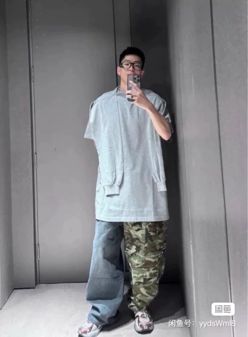 Balenciaga Balenciaga Double-ring Oakley four-sleeve hooded sweater s Size US XL / EU 56 / 4 - 6 Thumbnail