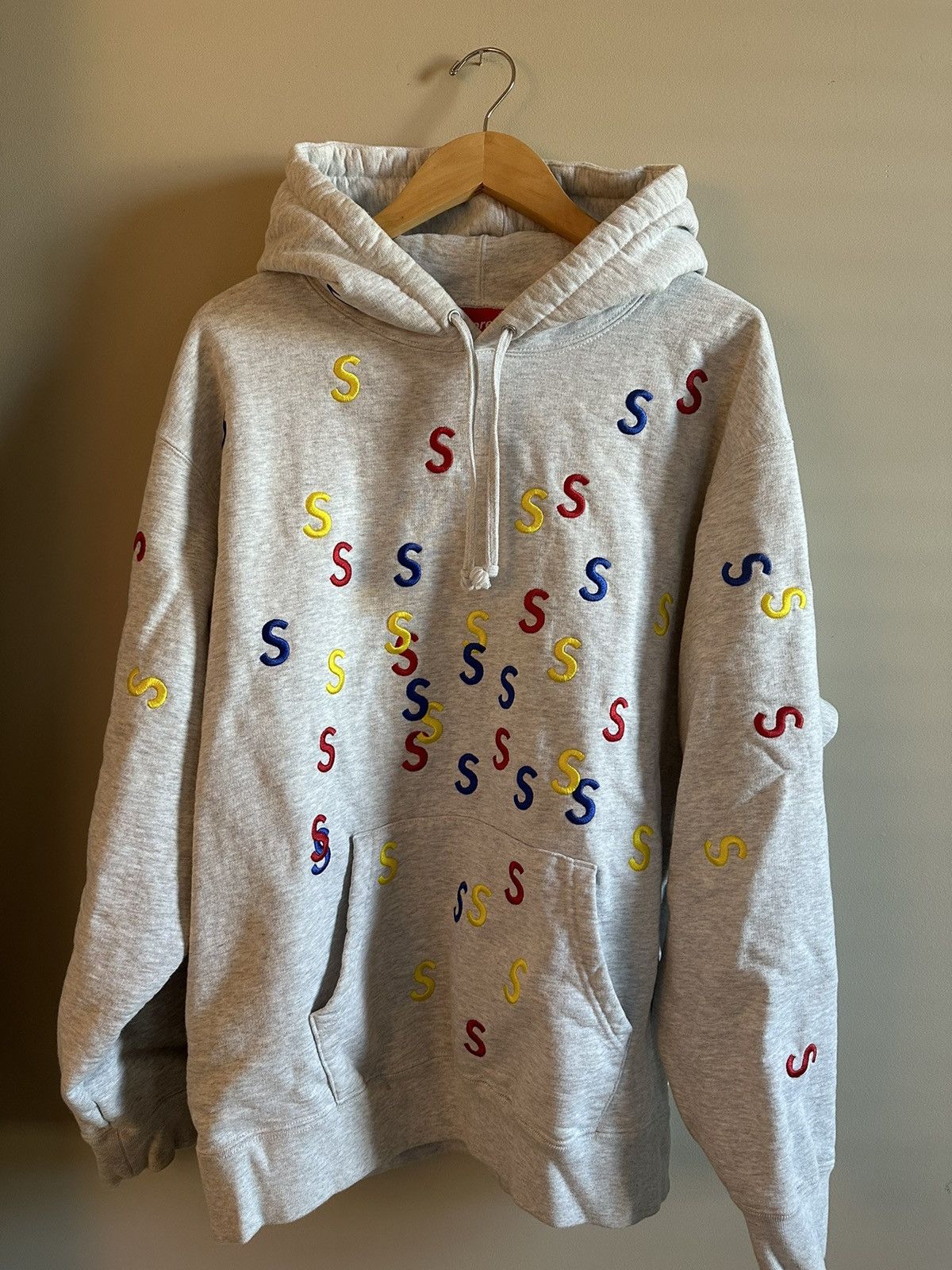 Supreme Supreme Embroidered S Hooded Sweatshirt Grey Size US L / EU 52-54 / 3 - 1 Thumbnail