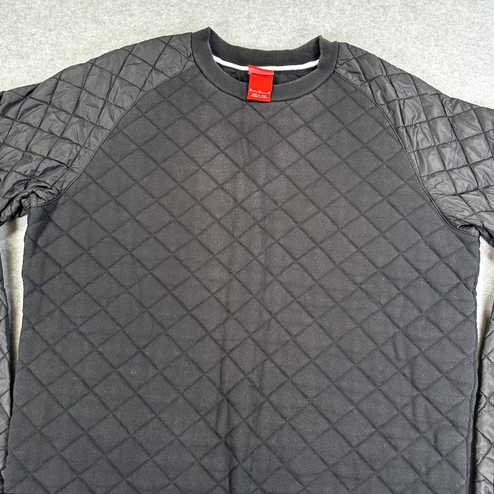 Nike Nike Quilted Sleeve Crewneck Pullover Sweater Womens Medium Black 578945-010 Size M / US 6-8 / IT 42-44 - 3 Thumbnail
