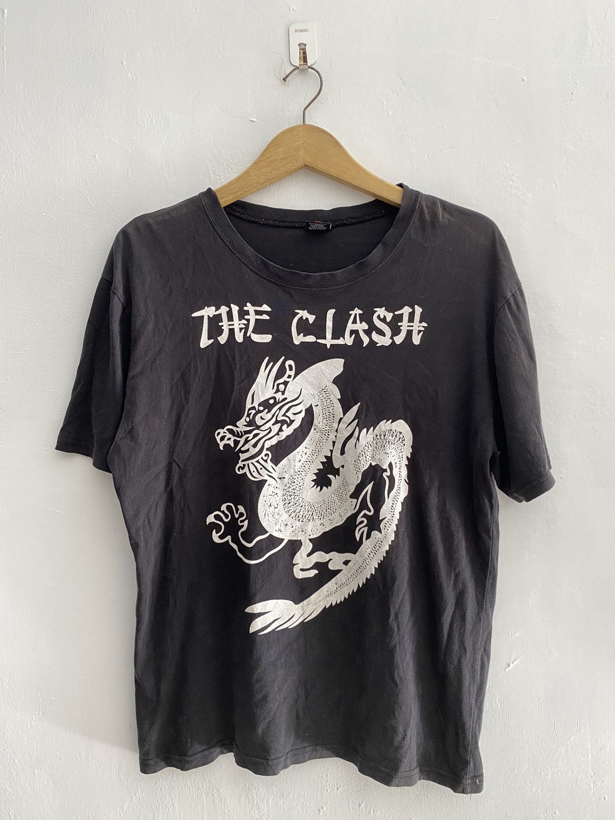 Band Tees Vintage the clash dragon tee Size US XL / EU 56 / 4 - 1 Thumbnail