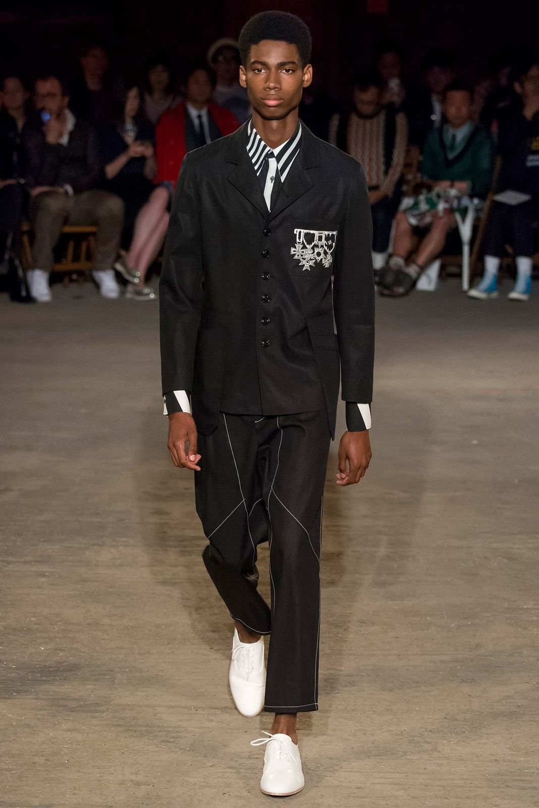 Alexander McQueen S/S16 Alexander Mcqueen War Medallions Tailored Jacket Size US S / EU 44-46 / 1 - 1 Thumbnail
