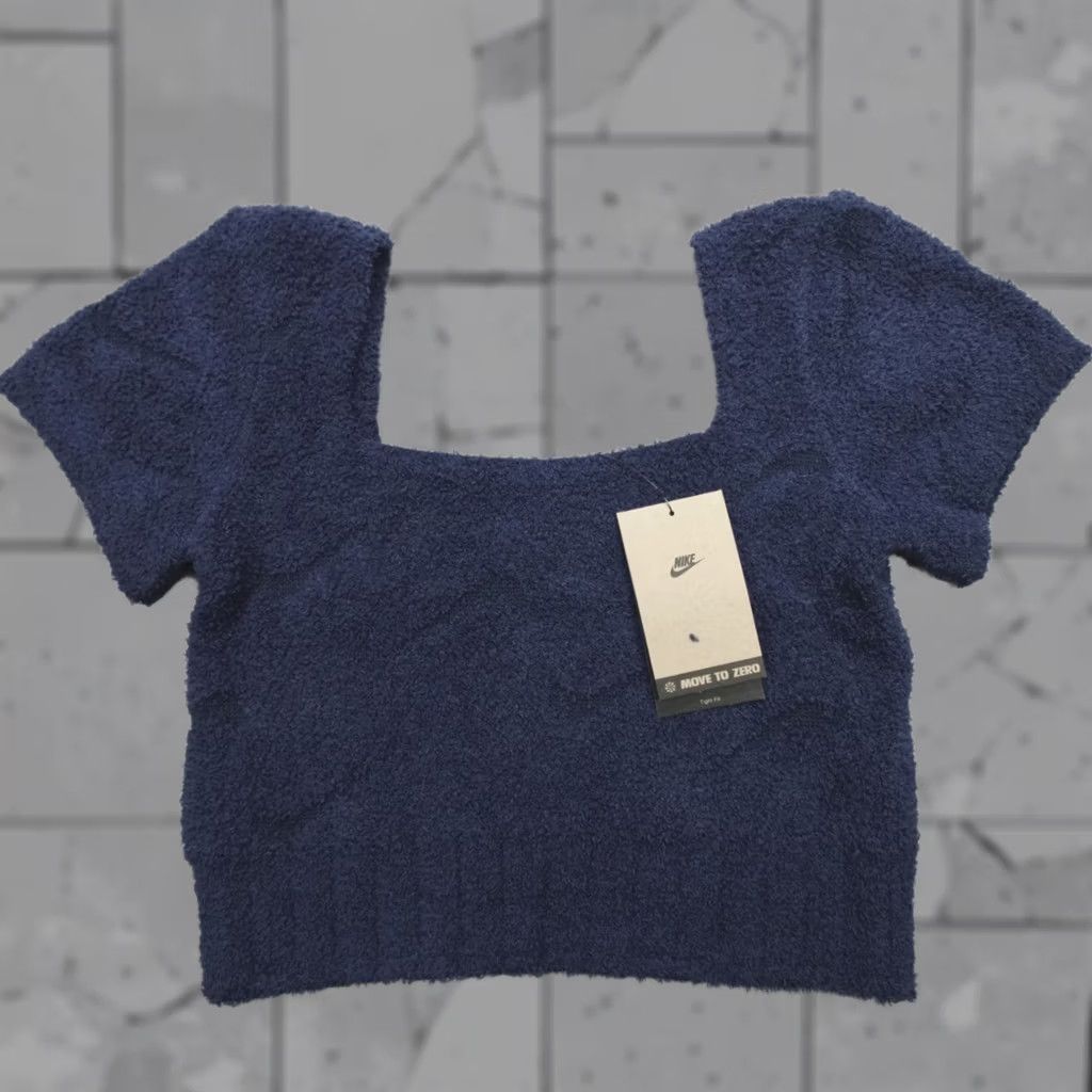 Nike Nike Sportswear Phoenix Cozy Boucle Knit Crop Top Shirt Women L Navy Cropped Slim Activewear 90s Style Sportswear Nike HV2770-410 Size L / US 10 / IT 46 - 1 Thumbnail