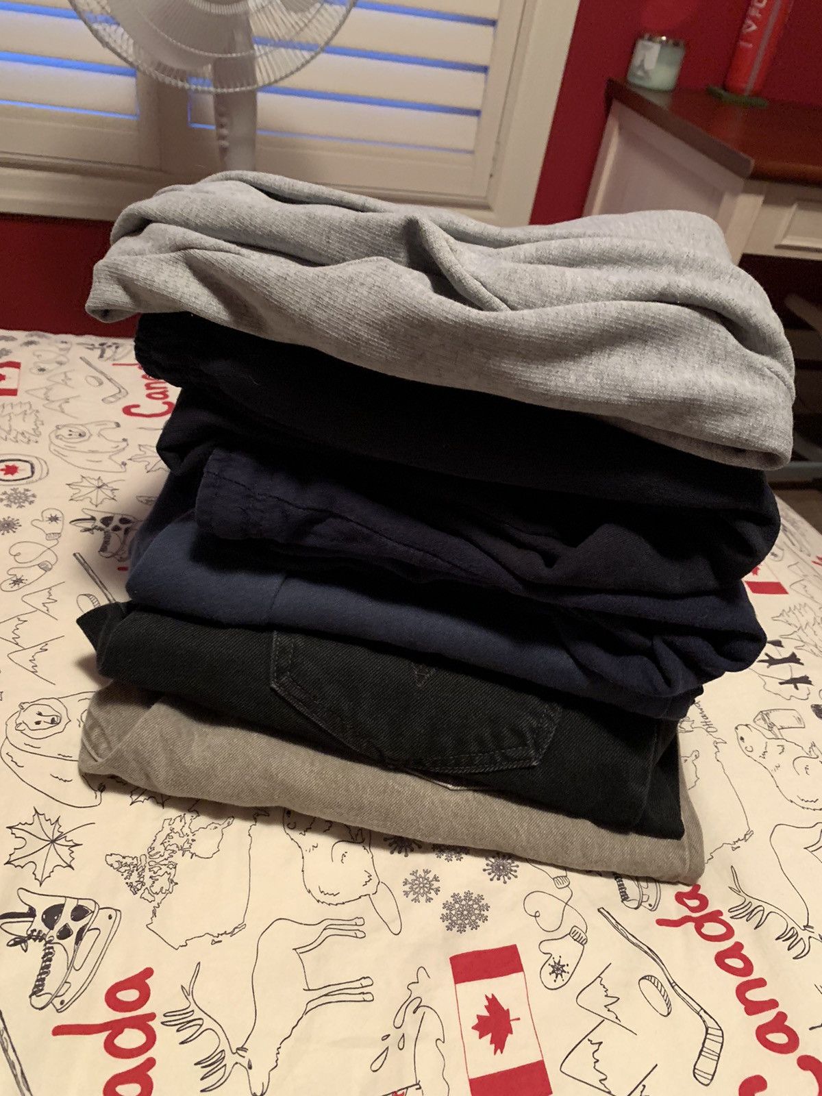 6 pairs of sweatpants and baggy pants