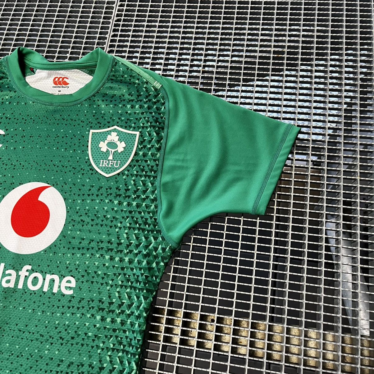 Canterbury of New Zealand Canterbury IRFU Ireland Rugby Jersey 2018 T-shirt Blokecore Size US M / EU 48-50 / 2 - 5 Thumbnail