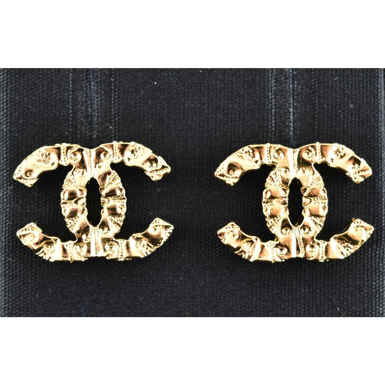 Chanel Chanel Gold Interlocking Hammered Drop Statement Earrings Size ONE SIZE - 1 Thumbnail