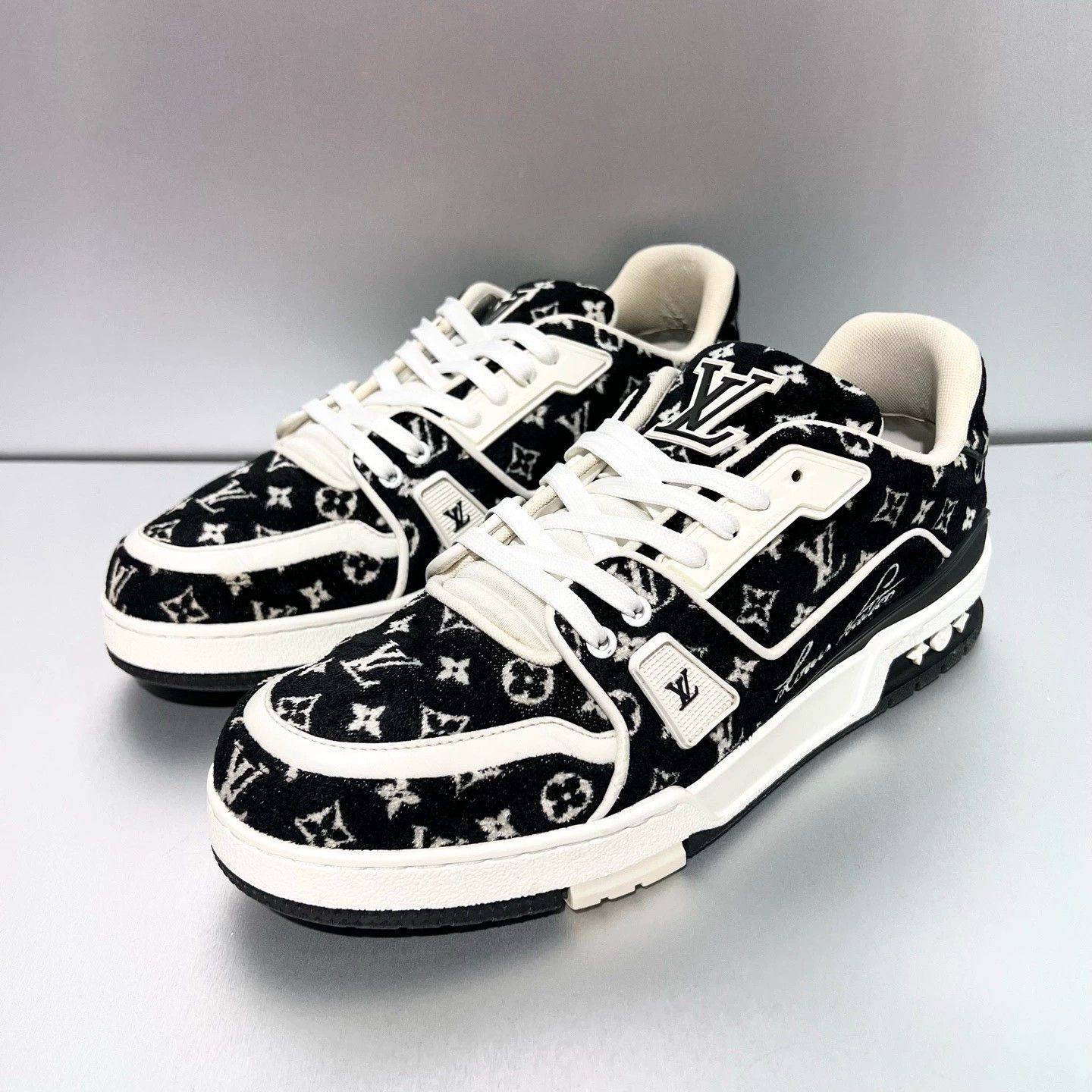 Louis Vuitton Louis Vuitton Suede All-over Monogram Canvas Sneakers Size US 8.5 / EU 41-42 - 1 Thumbnail