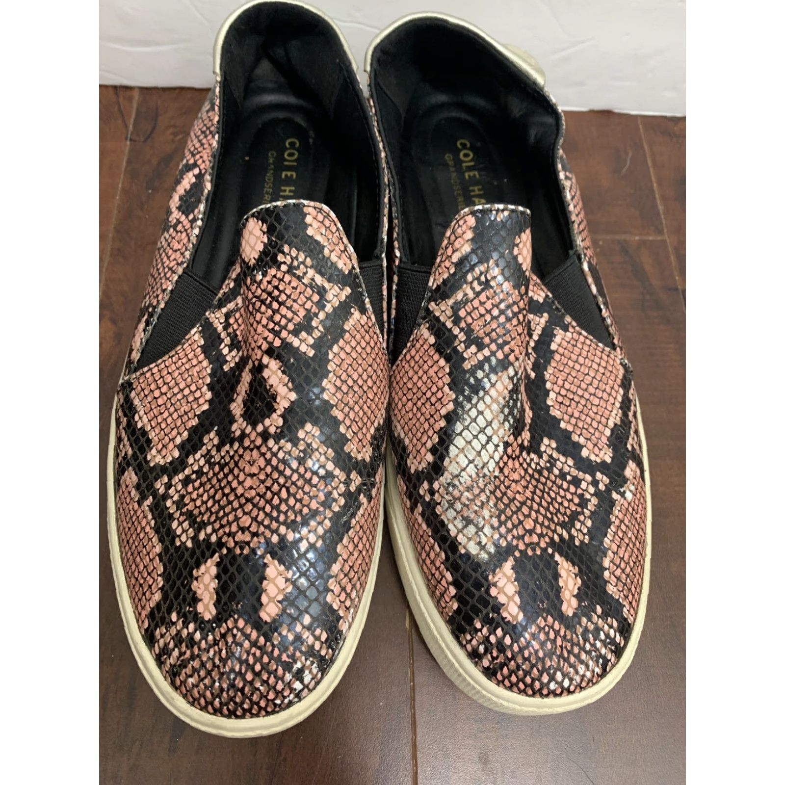 Cole Haan Cole Haan Women's Grandpro Spectator Slip On Sneaker Coral Snake Print 7.5 B Leather Multicolor Snake Print Casual Shoes Preschool? Size US 8 / IT 38 - 4 Thumbnail