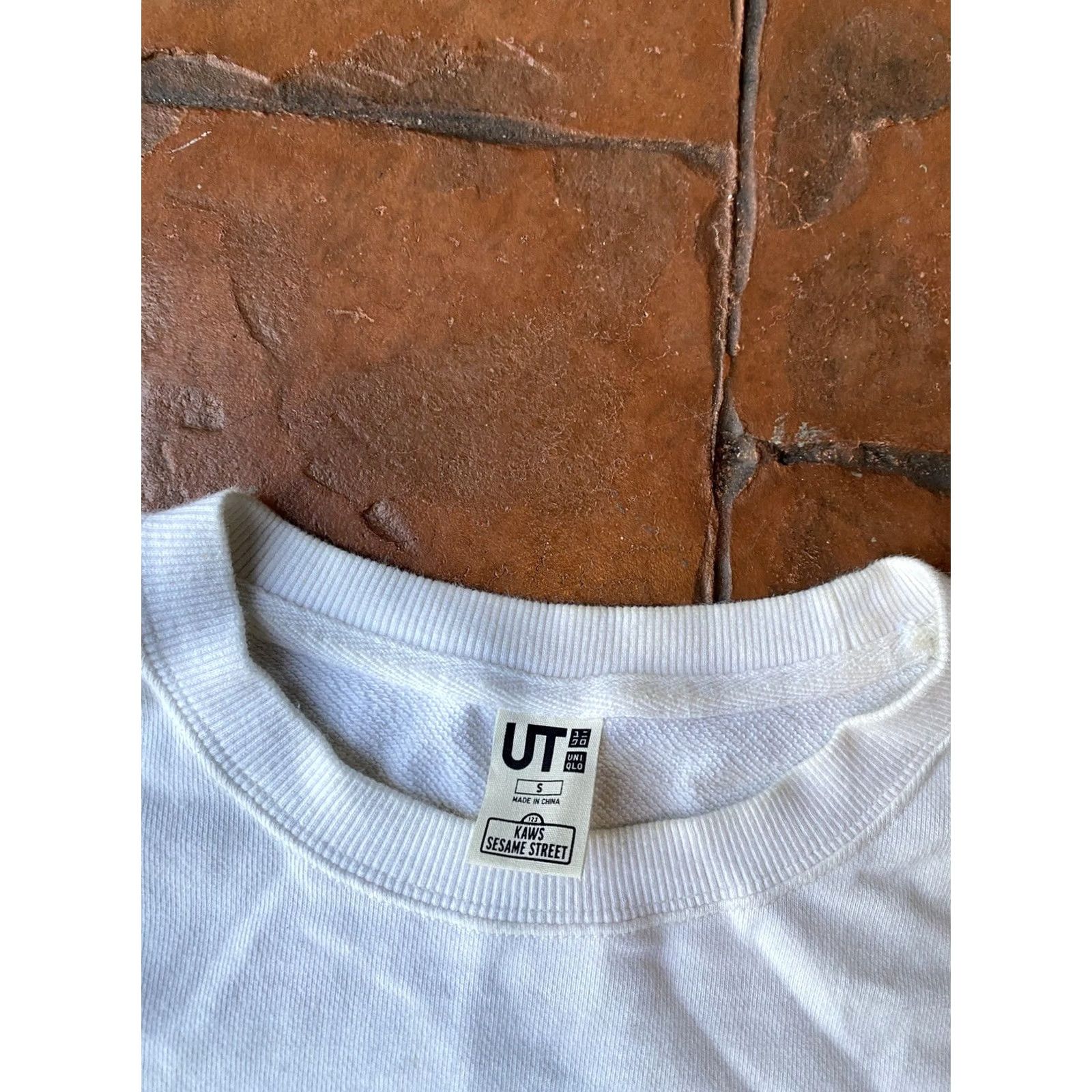 Uniqlo VINTAGE Uniqlo KAWS Sesame Street Long Sleeve Shirt Small White Streetwear Regular Unisex Adults 90s Art Mens Womens Boys Girls Size US S / EU 44-46 / 1 - 2 Thumbnail