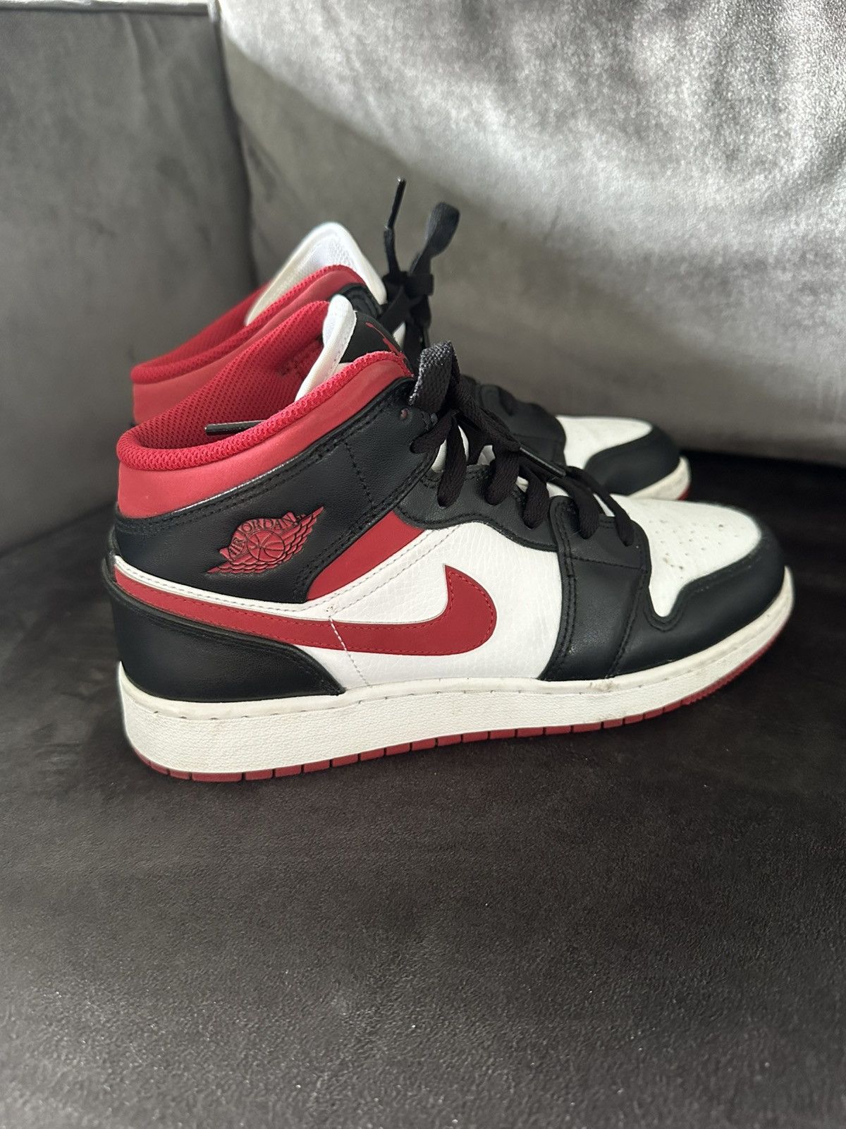 Nike Air Jordan 1 Mid Zwart Wit Maat 40 Size US 9 / IT 39 - 1 Thumbnail