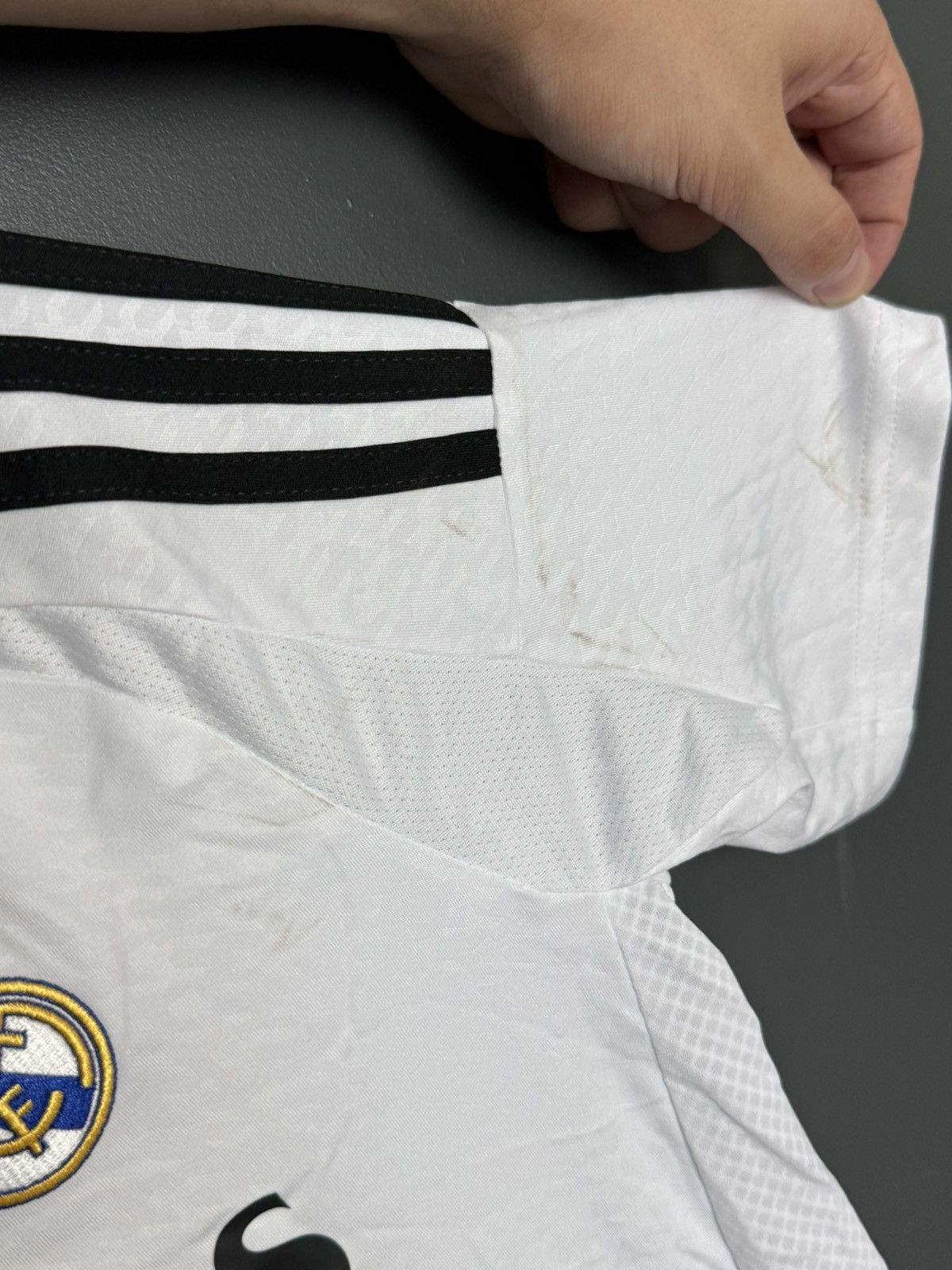 Adidas KIDS New Real Madrid 24/25 Home Camavinga Football Jersey Size US S / EU 44-46 / 1 - 7 Thumbnail