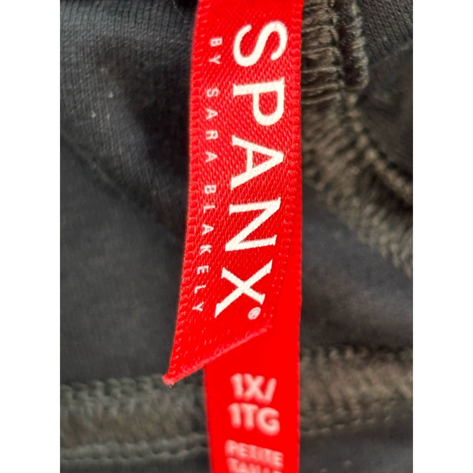 Spanx Spanx Black Plus Size High Rise Faux Leather Leggings Leggings 1X Womens Black 1X High Rise Faux Leather Spanx Concert GoingOut Pre-owned Good Size 40" / US 18 - 5 Thumbnail