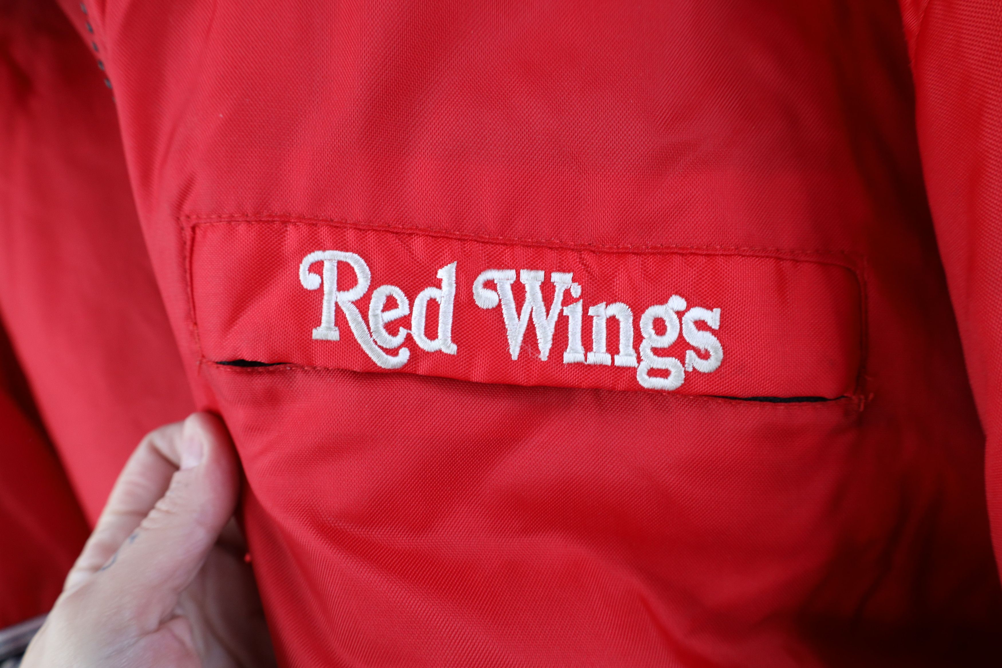 Vintage Vintage 90s Detroit Red Wings Hockey Quilted Puffer Jacket Size US XL / EU 56 / 4 - 4 Thumbnail