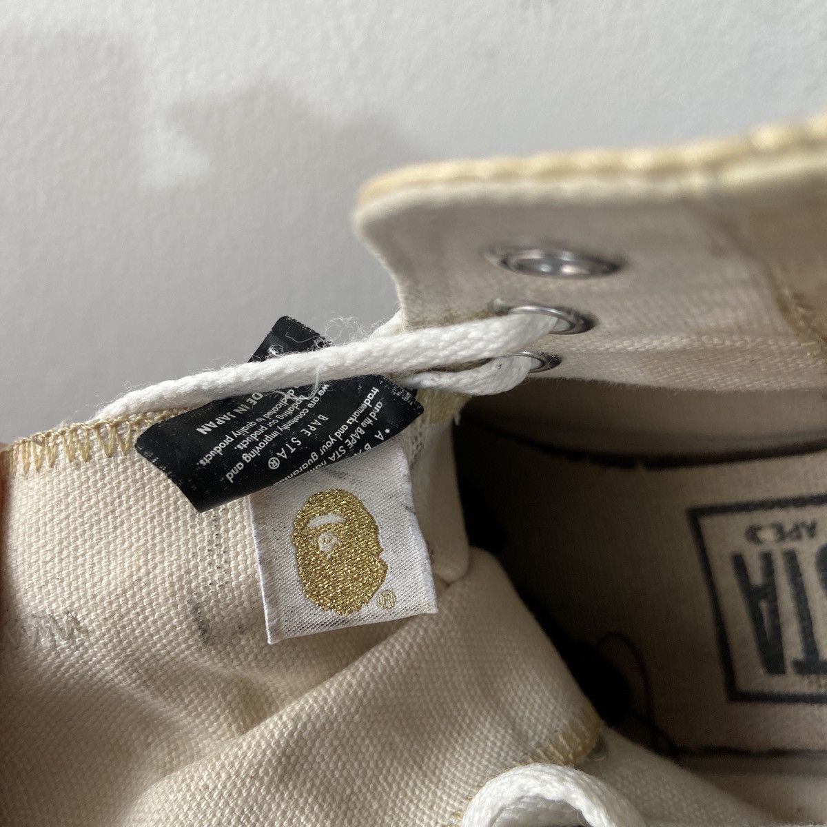Bape Shark Apesta Hi Size US 8 / EU 41 - 21 Thumbnail