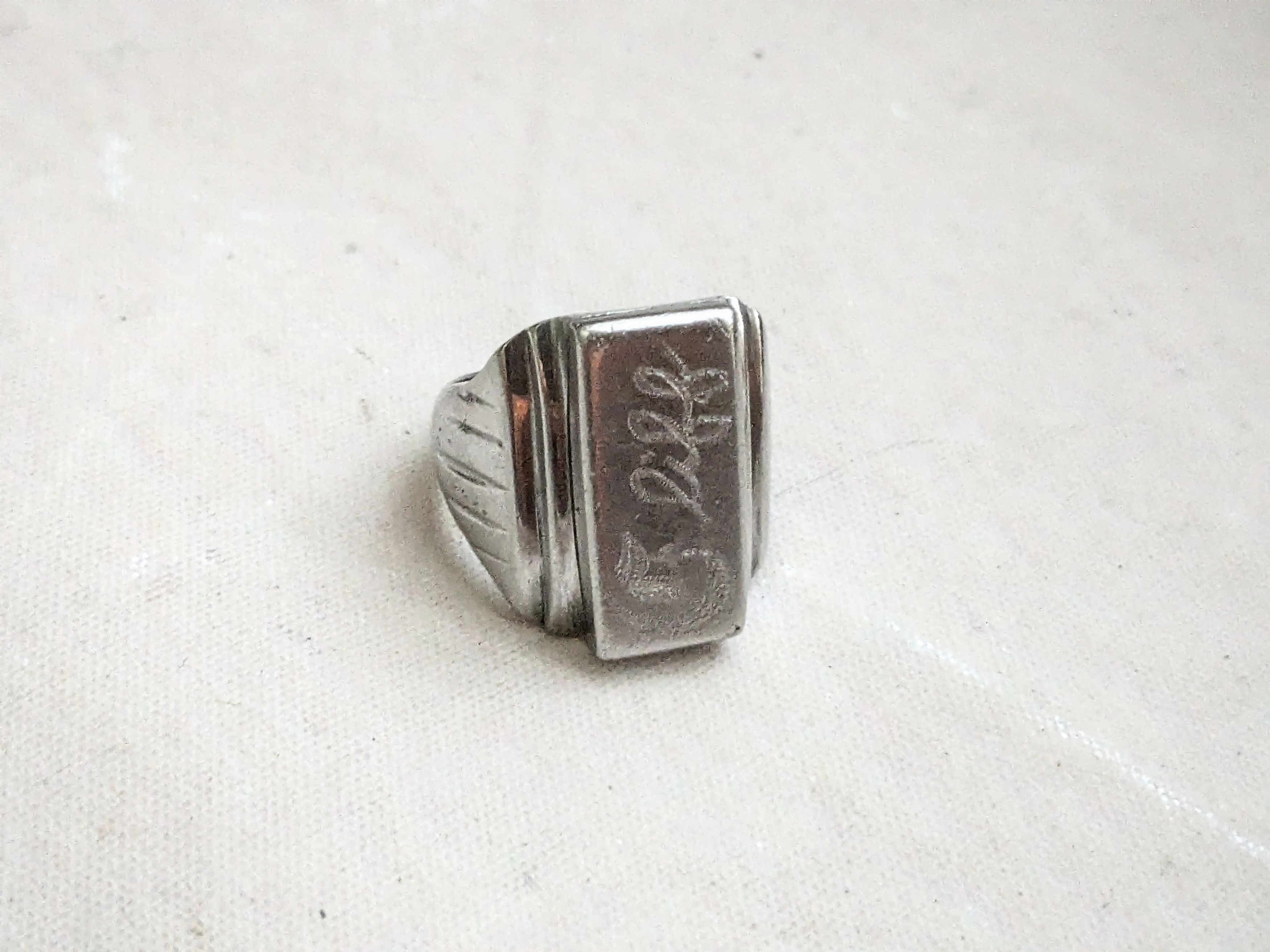 Sterling Silver Vintage Sterling Silver Signet Ring 9 Rectangle Size ONE SIZE - 1 Thumbnail