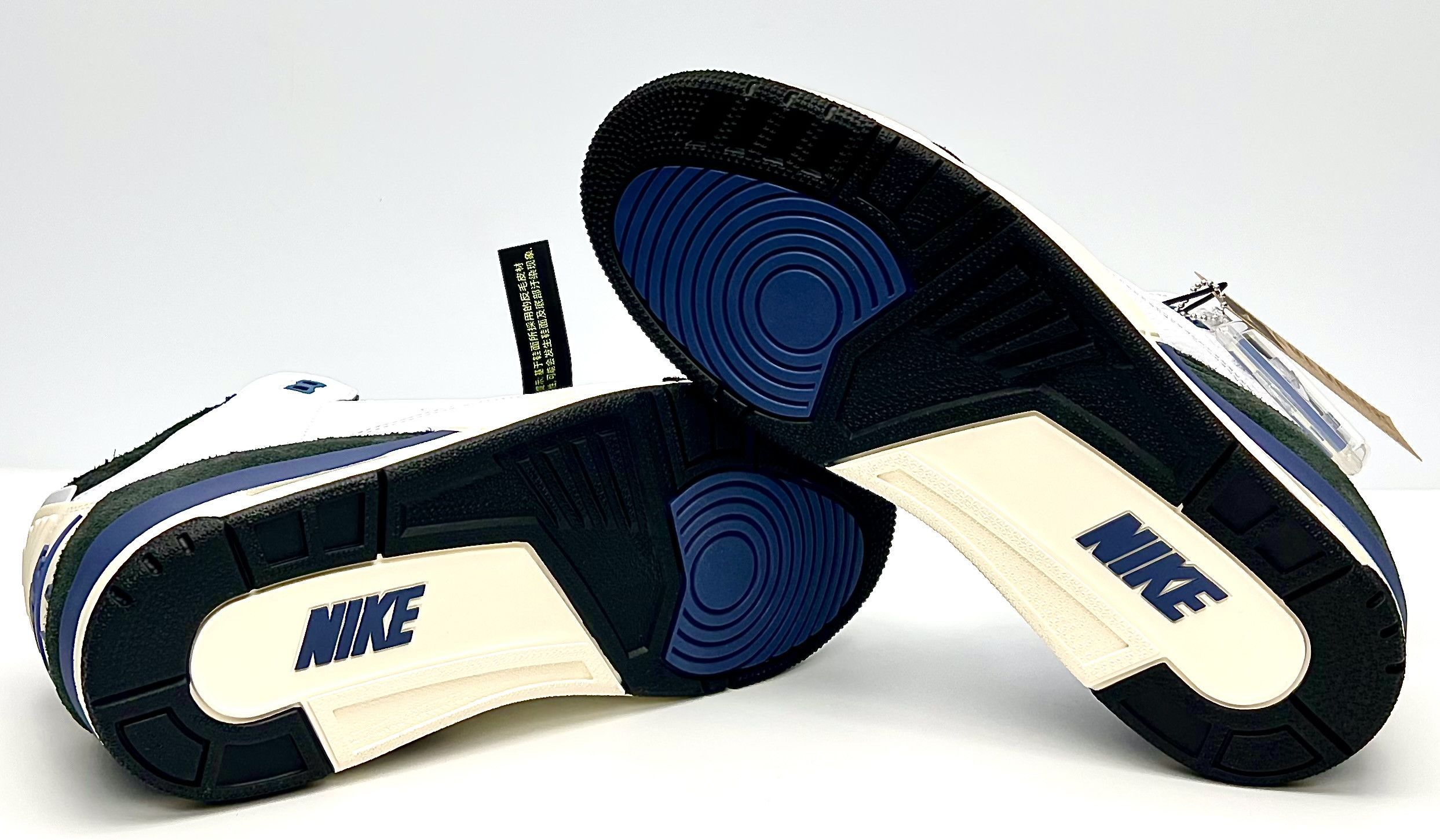 A Ma Maniere × Jordan Brand × Nike A MA MANIÉRE X AIR JORDAN 3 RETRO "FOR THE LOVE" Size US 10.5 / EU 43-44 - 5 Thumbnail