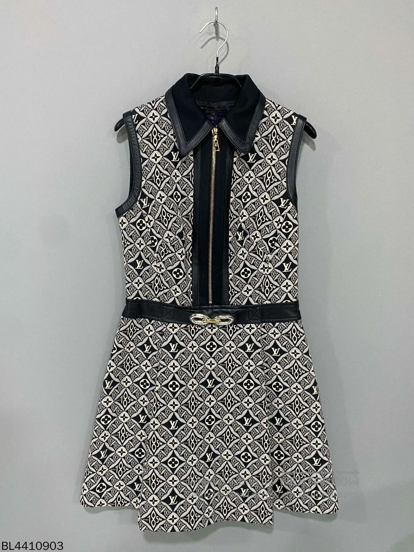 Louis Vuitton 1854 Collection Monogram Print Dress Louis Vuitton. Size XS / US 0-2 / IT 36-38 - 1 Thumbnail