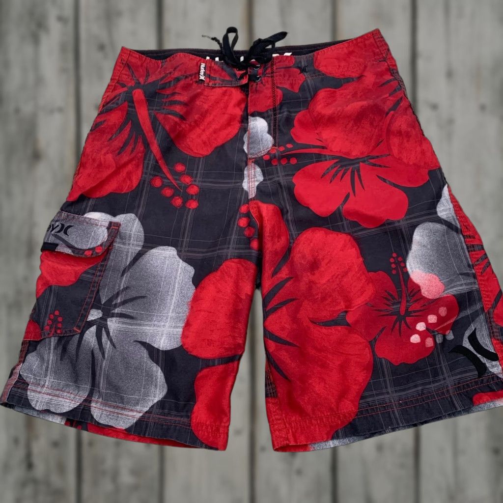Hurley HURLEY Board Shorts Mens 30 Red Hibiscus Floral Cargo Pocket Drawstring Surfing Size US 30 / EU 46 - 1 Thumbnail