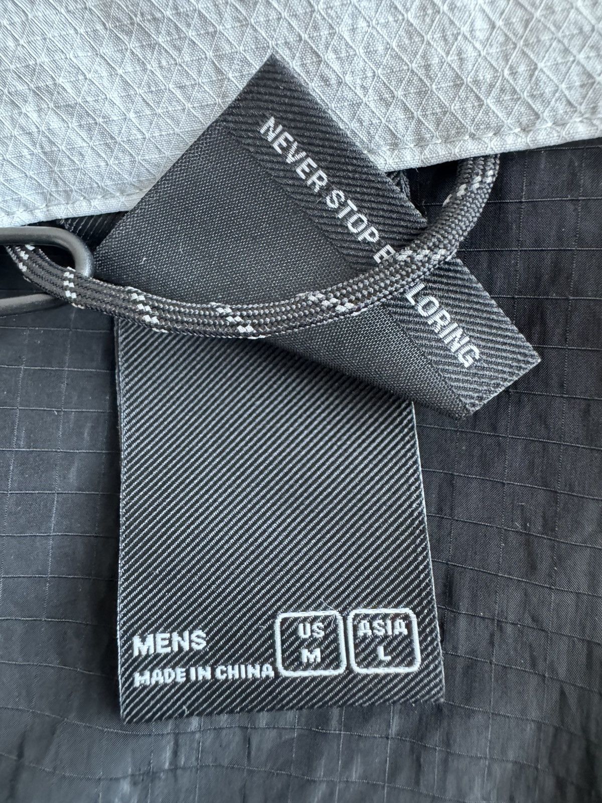 The North Face Urban Exploration MOUNTAIN GRAPHIC LS TEE Size US M / EU 48-50 / 2 - 17 Thumbnail