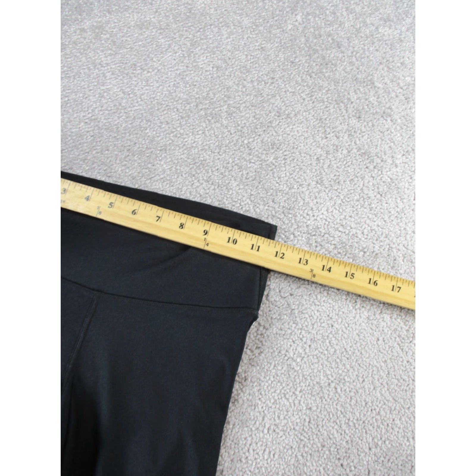 Under Armour VINTAGE Under Armour Leggings Womens Small Black Compression Cropped Athletic Activewear Yoga Running & Training Women Size 28" / US 6 / IT 42 - 6 Thumbnail