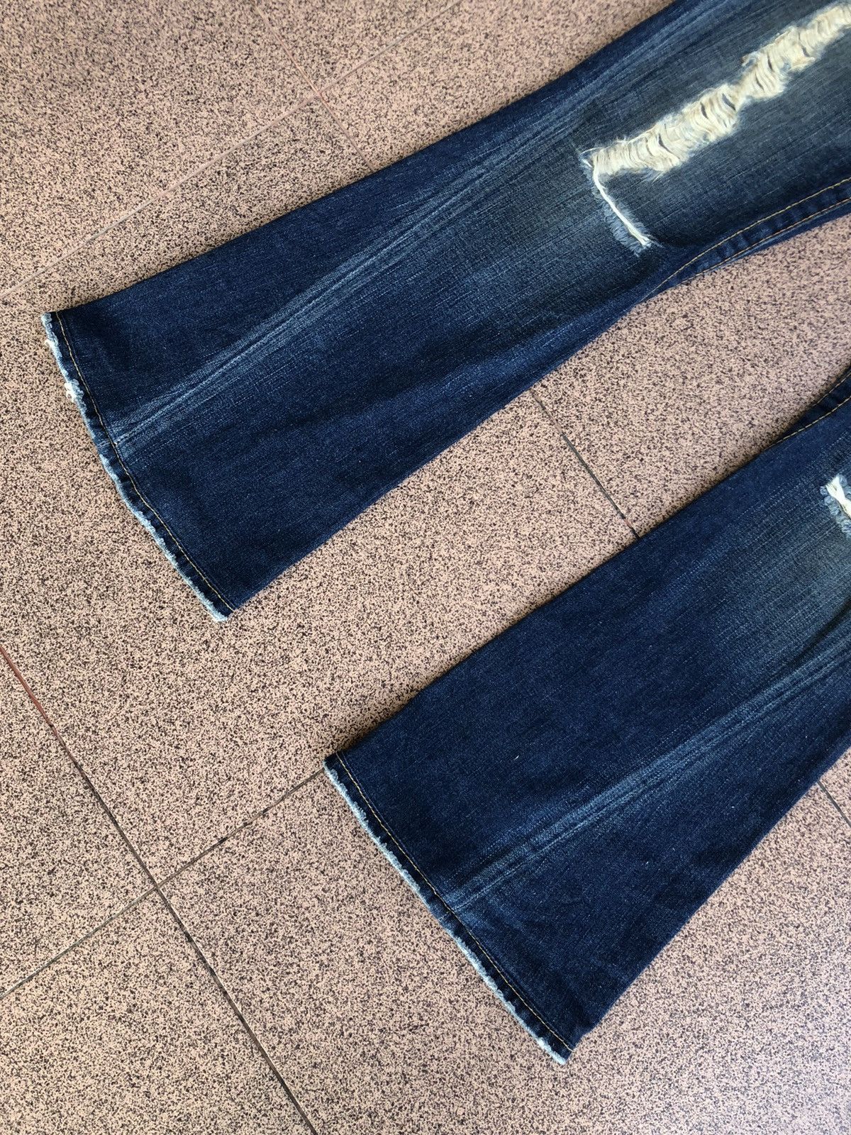 True Religion True Religion Flared Distressed Bootcut Jeans Size US 28 / EU 44 - 12 Thumbnail