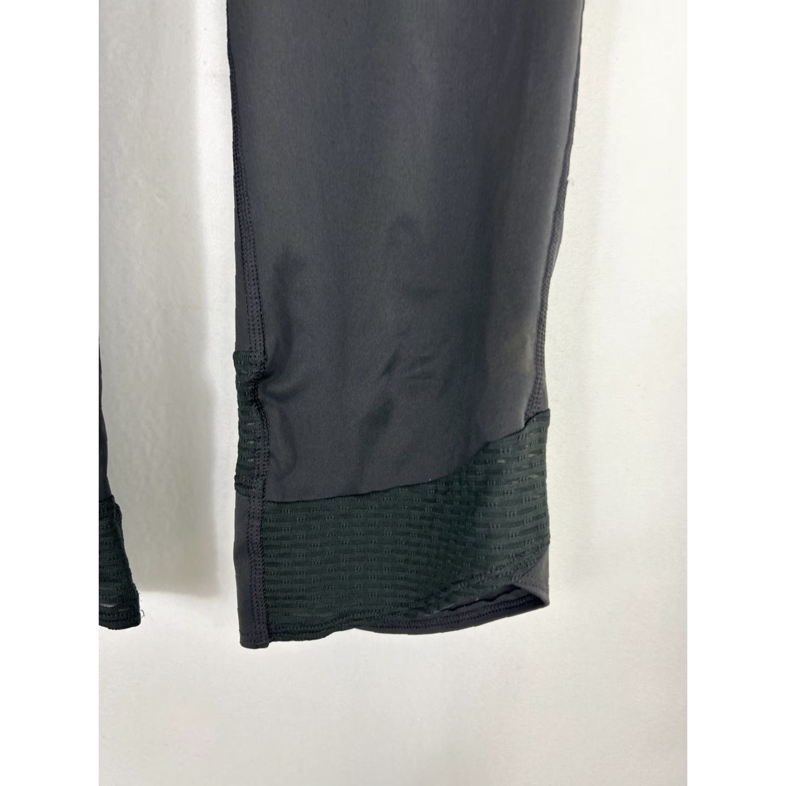 Under Armour Under Armour Womens Capri Pants Compression HeatGear Gray M 30X18 Activewear Size 32" / US 10 / IT 46 - 3 Thumbnail