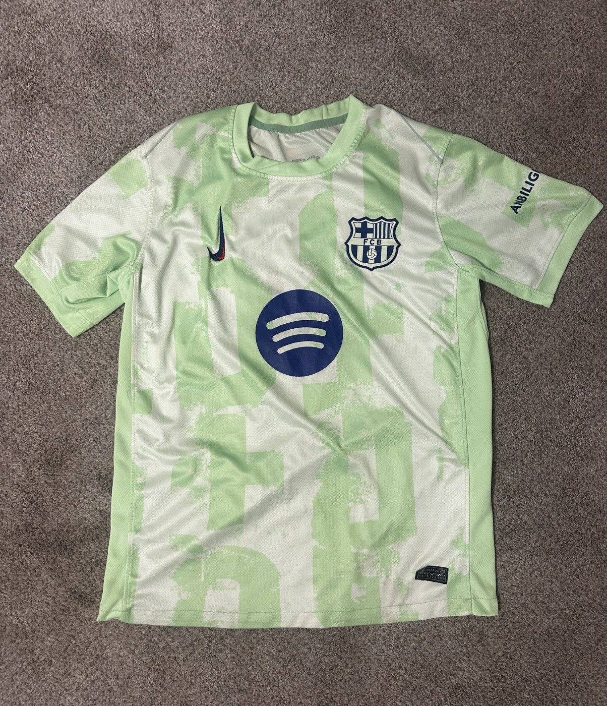 Nike FC Barcelona Lamine Yamal #19 Green Third Kit Jersey Size US M / EU 48-50 / 2 - 1 Thumbnail