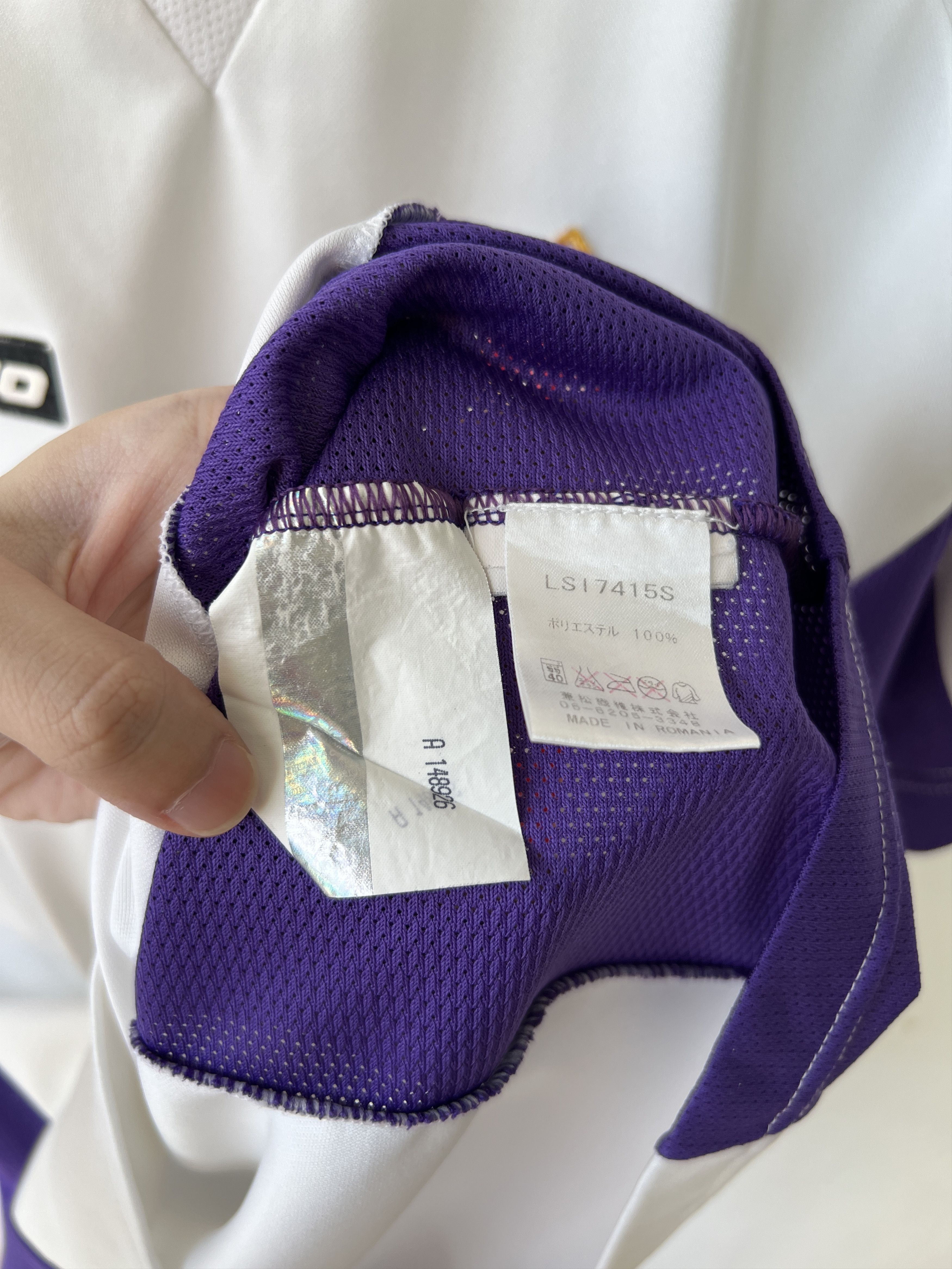 Lotto Sport (L fits M) Fiorentina 2007-08 Away Shirt Vieri #32 Kit Size US L / EU 52-54 / 3 - 4 Thumbnail